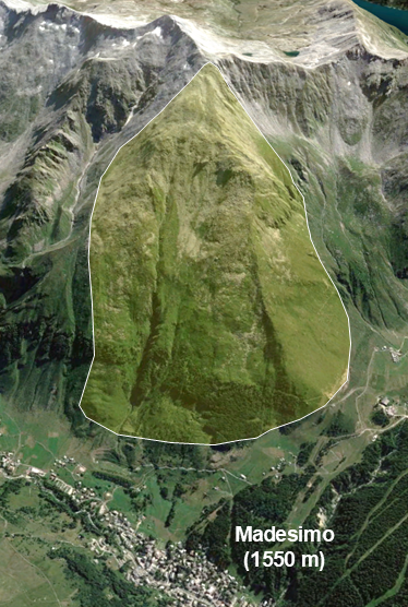 Vista aerea della frana del Monte Mater