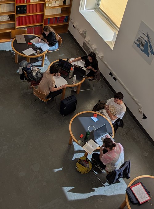 Una sessione di studio guidato in Biblioteca