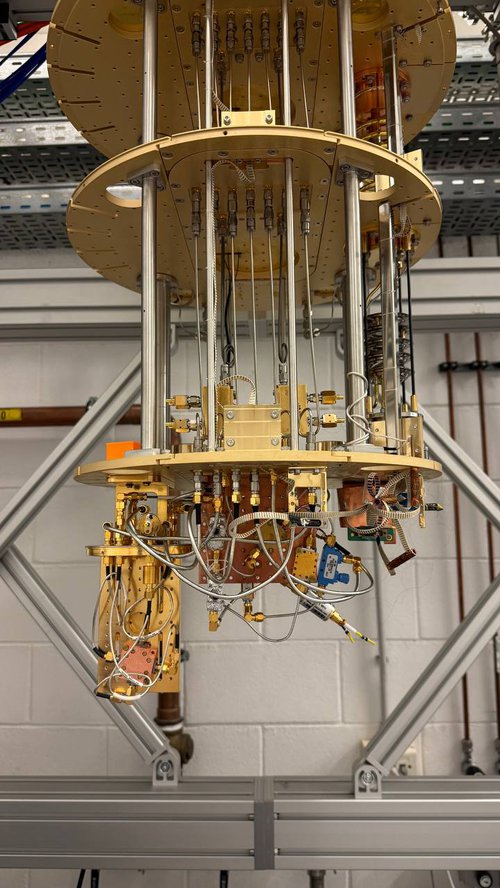 Un criostato dove i qubit sono misurati